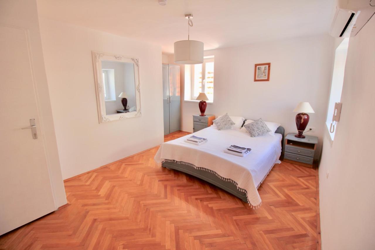 Town House In The Centre Of Historic Trogir Villa Eksteriør billede